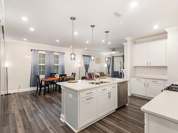 5th image of 203 Maroon Ct