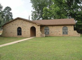 301 Redwater Rd, Wake Village, TX 75501