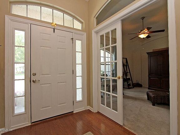 3rd image of 709 E Cumberland Ct