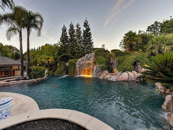 5th image of 9220 Royal Crest Ct