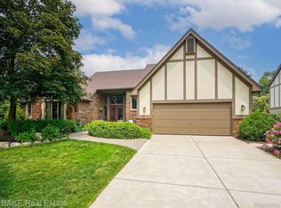 22214 Antler Dr, Novi, MI 48375