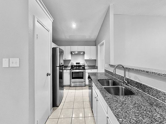 4th image of 229 Teakwood Ln