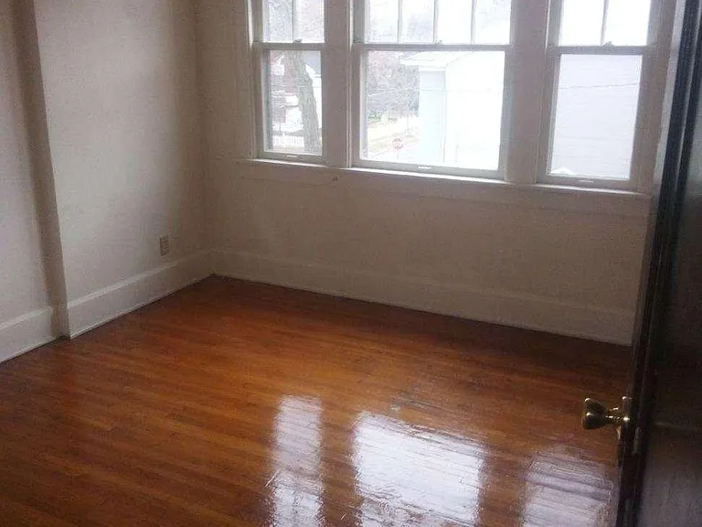 129 W University St #2 — Photo 5