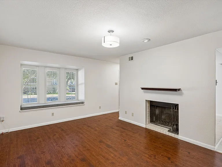 7518 Woodthrush Dr #17 — Photo 2