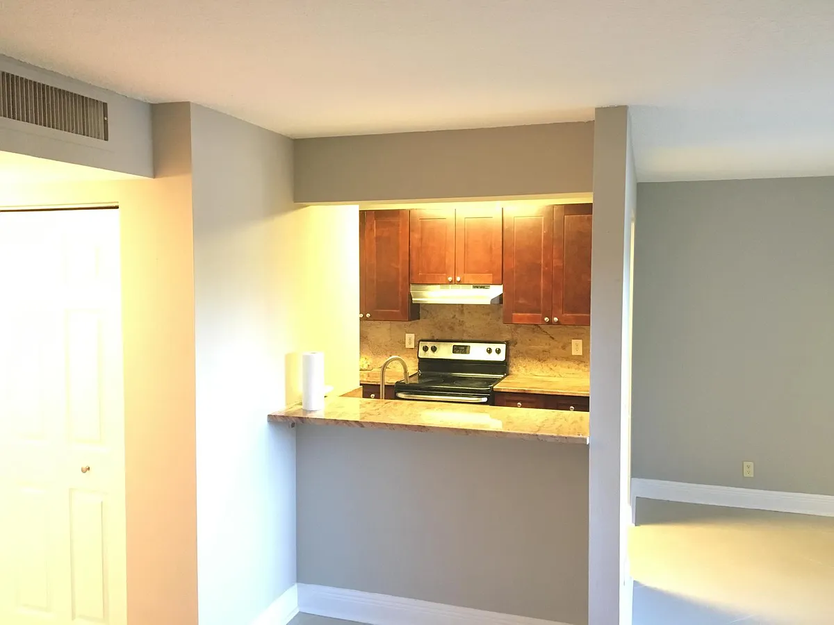 Building Photo - 808 Meadows Cir #808