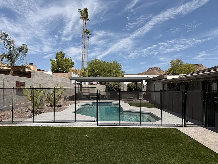 910 E Beck Ln — Photo 5