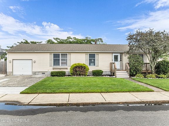 2nd image of 1315 Vardon Road