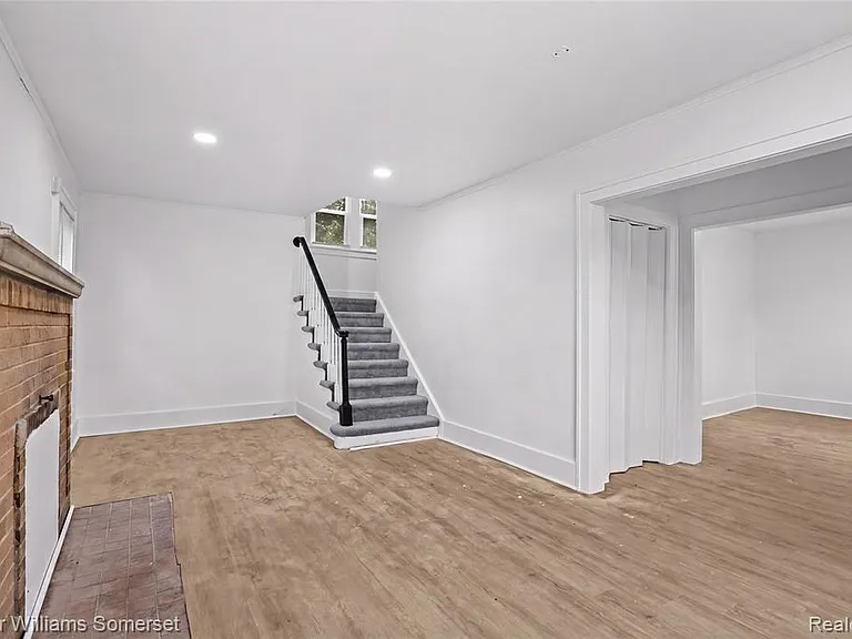 23525 Kress St — Photo 19