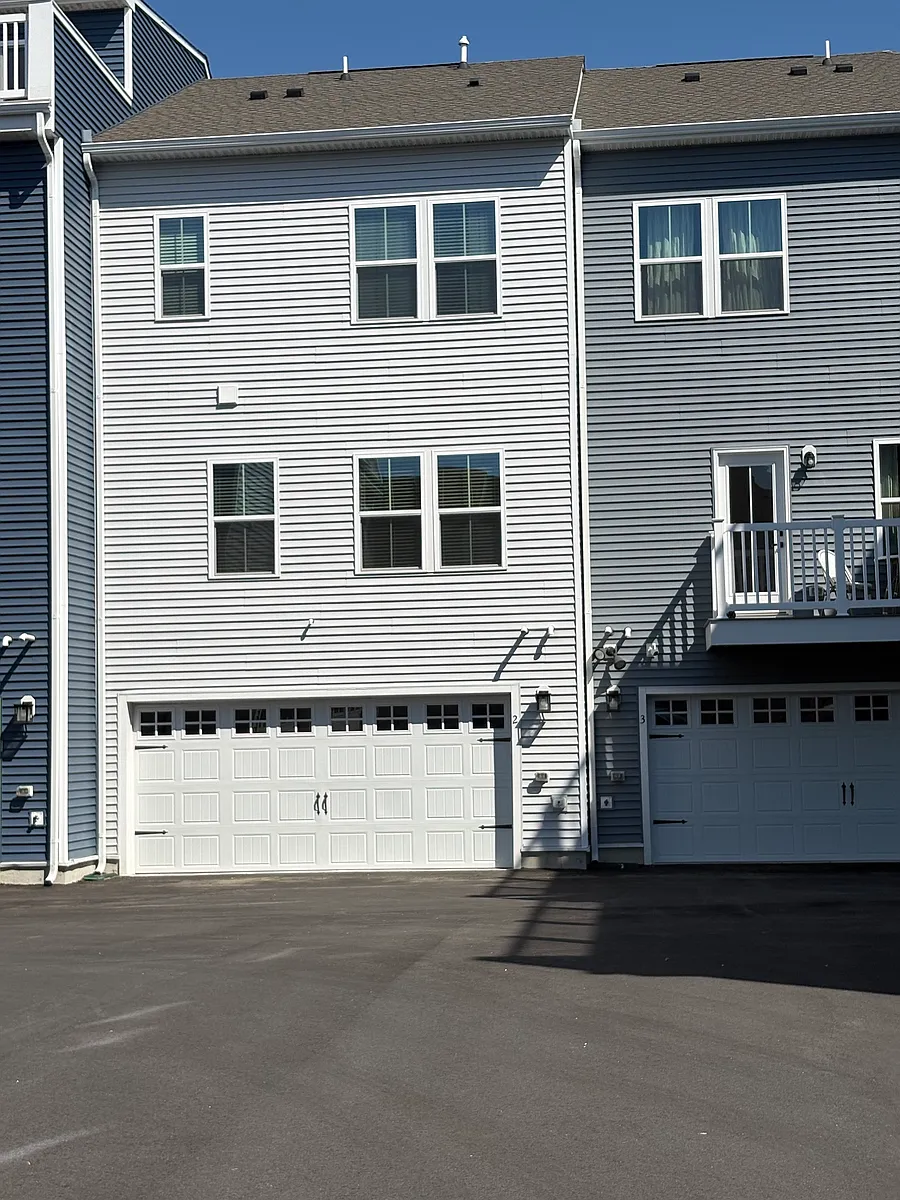 Building Photo - 8662 S Park Dr #2