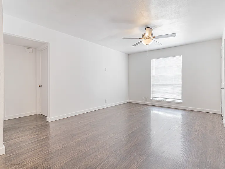221 E Craig Pl #1 — Photo 6