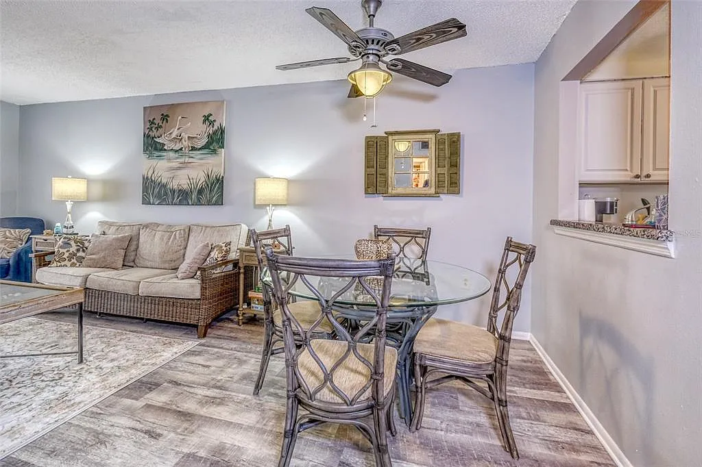 2 bed, 2.0 bath, 865 sqft, $2,200 — Photo 4