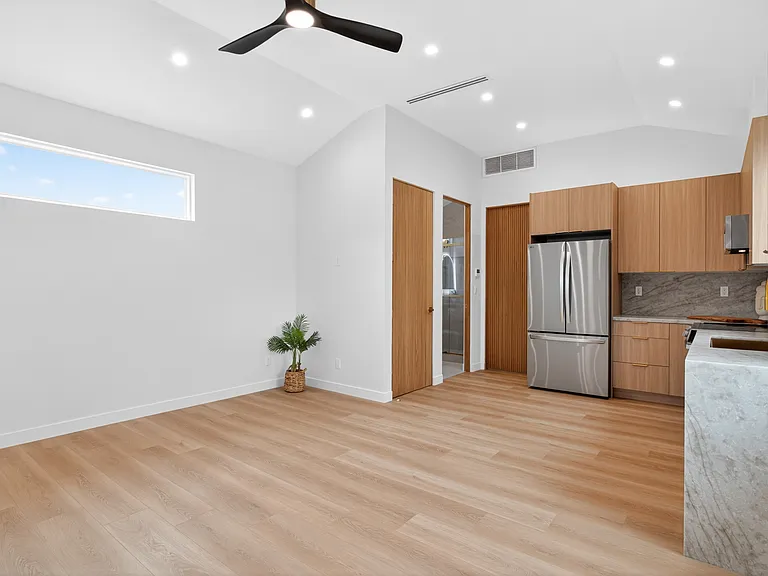17501 Los Alimos St #10809 — Photo 17