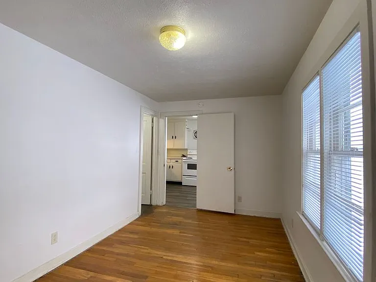 748 N Lake St — Photo 24