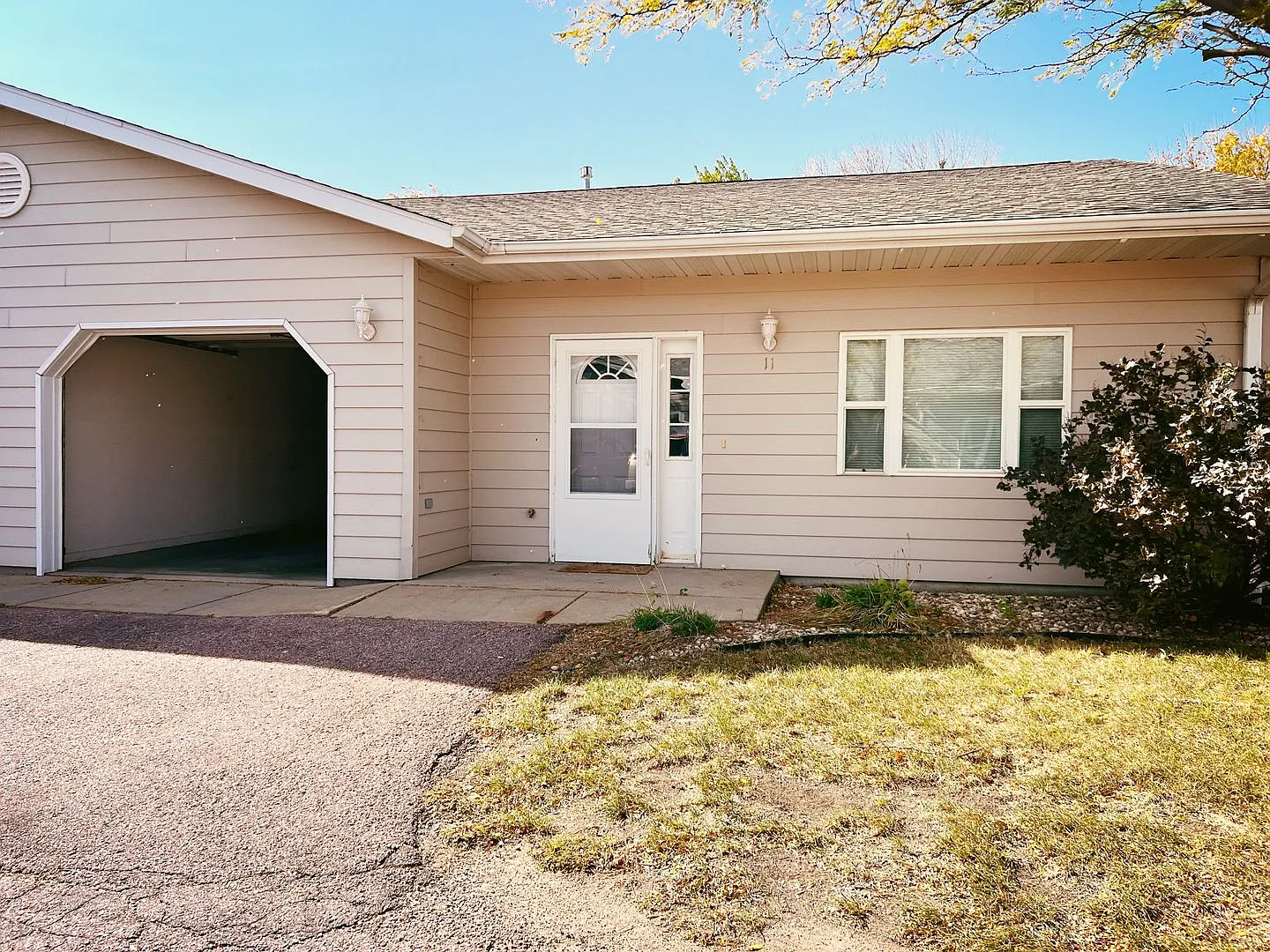 Single-Level 2 Bedroom Morgan Lane Townhomes with Attached Garage — Photo 4