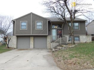 13022 S Cottonwood Dr, Olathe, KS 66062