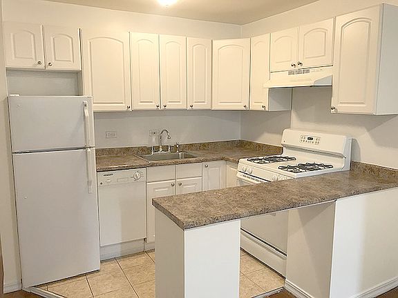 3rd image of 235 E 39th St APT 4F