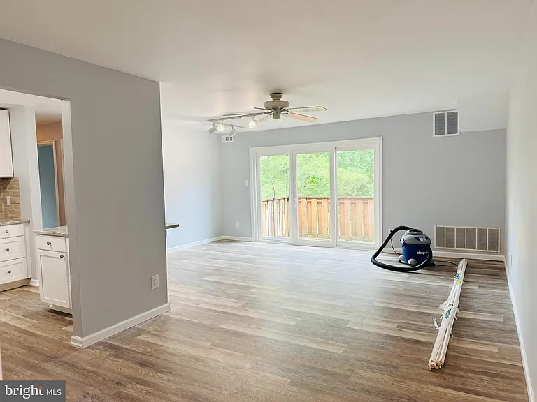 1008 Lindsey Ct — Photo 7