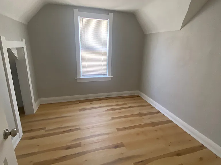 229 E Oakland St — Photo 7