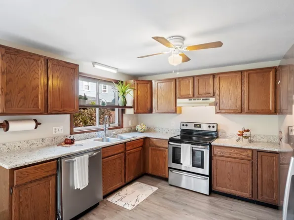 59 Primrose St, Haverhill, MA 01830