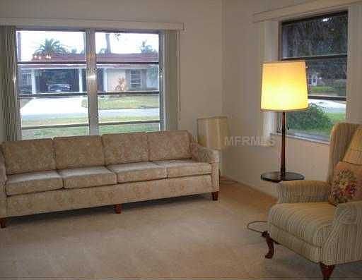 3rd image of 1383 Glendale Cir W #211
