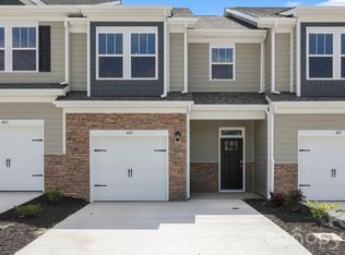 405 Creekview Rd, Hendersonville, NC 28792