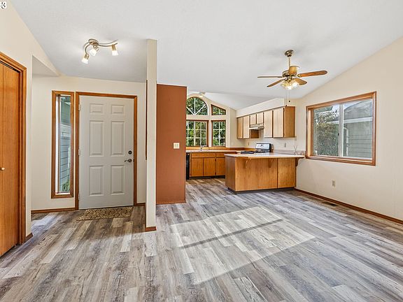 5th image of 1800 SE 158th Ave