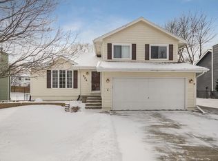 324 Bezdek Dr NW, Cedar Rapids, IA 52405