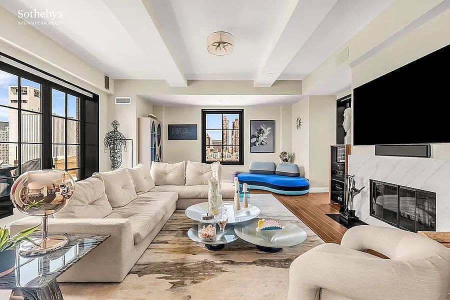 1st image of 425 W 50th St #Penthouse D