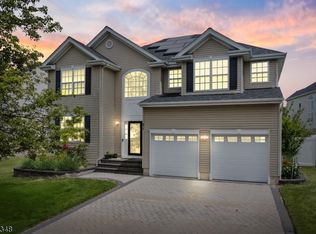 91 Timberhill Dr, Franklin Park, NJ 08823