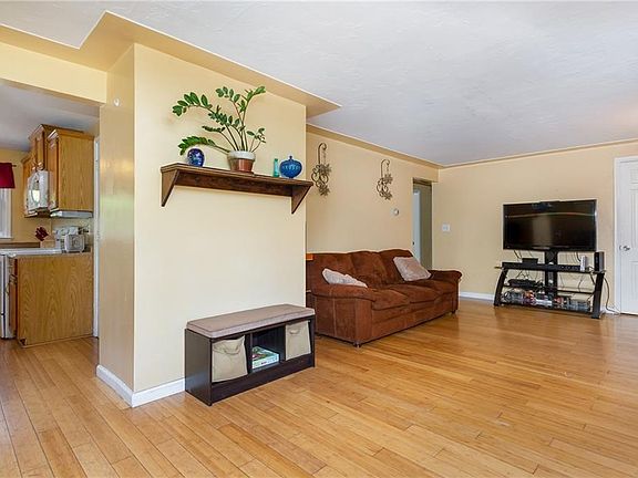 3rd image of 4875 Ferndale Ave