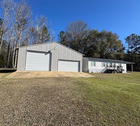 3rd image of 348 Comer Loop