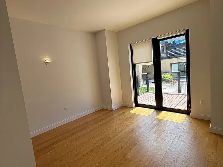 83-84 Gardner St #105L — Photo 9