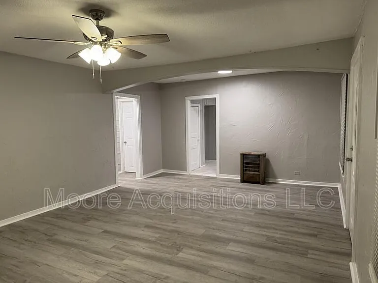 500 W Burrell St — Photo 25