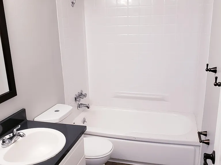 The Huntington Apartments — Photo 7