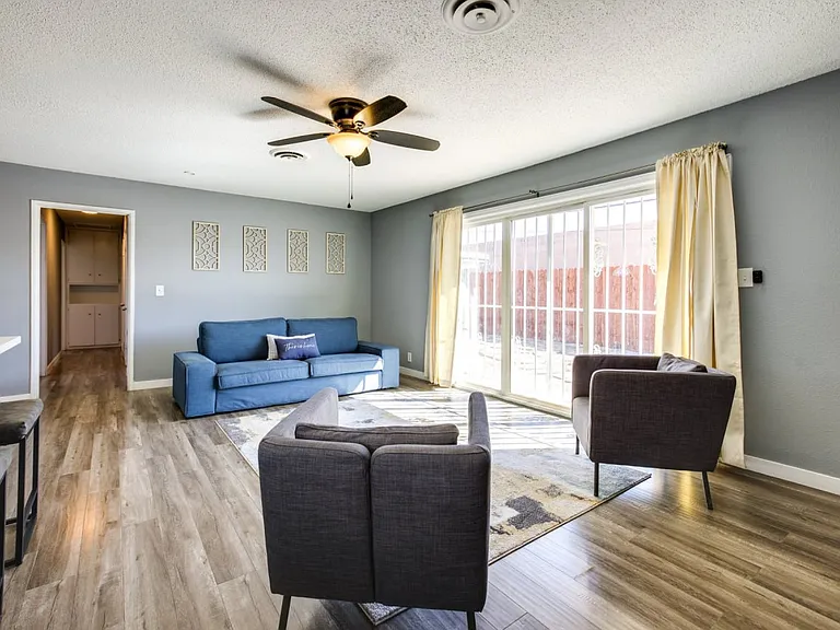2405 Arenas St — Photo 20