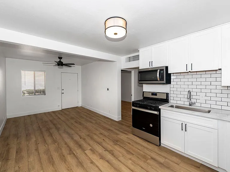 844 W Hazelwood St — Photo 5