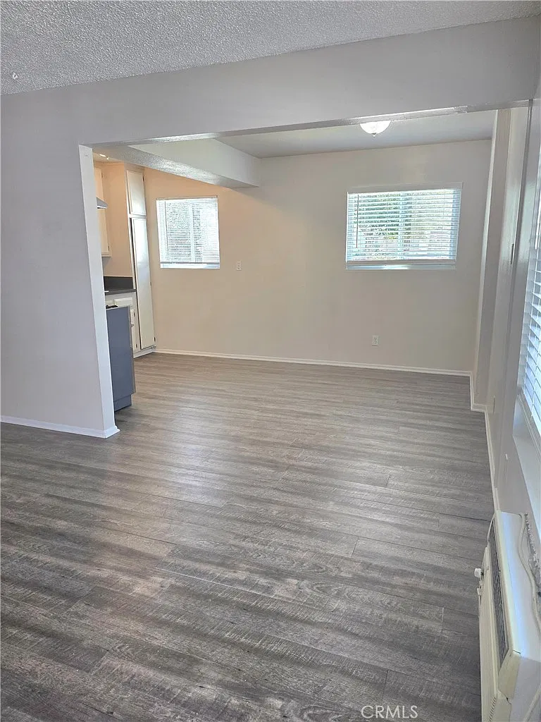 2 bed, 1000 sqft, $2,100 — Photo 3