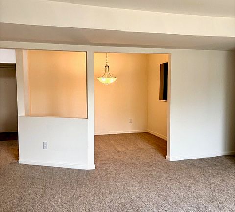 2nd image of 711 Knightsbridge Dr #7