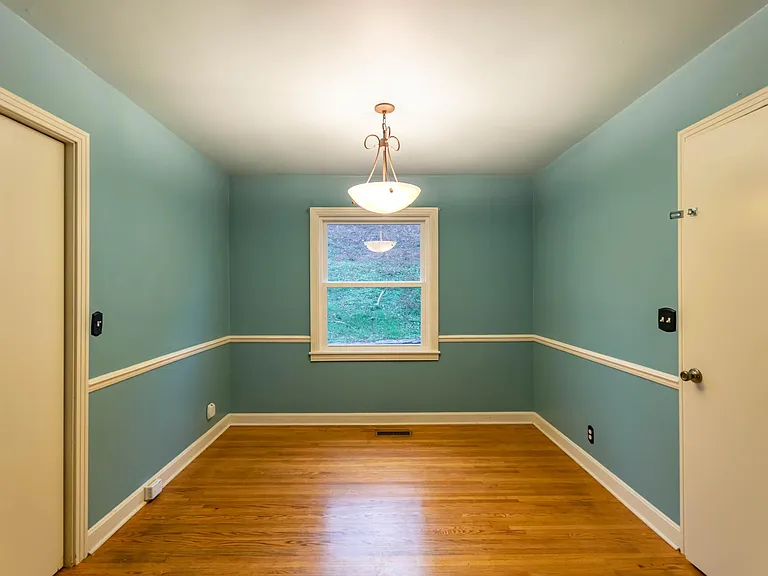 910 Preston Dr — Photo 5