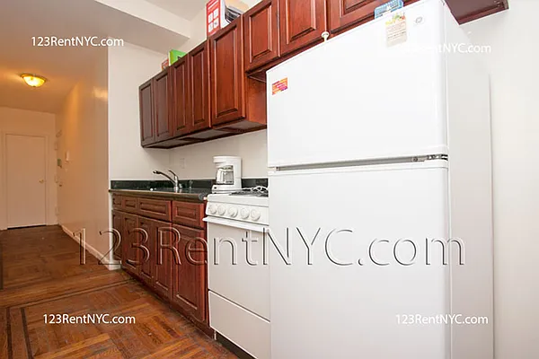 Rented by Chartwell Manhattan Realty | media 3