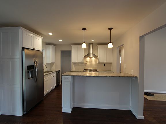 4th image of 4 Frances Ct