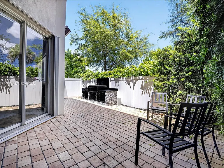 8061 NW 114th Pl #8061 — Photo 35