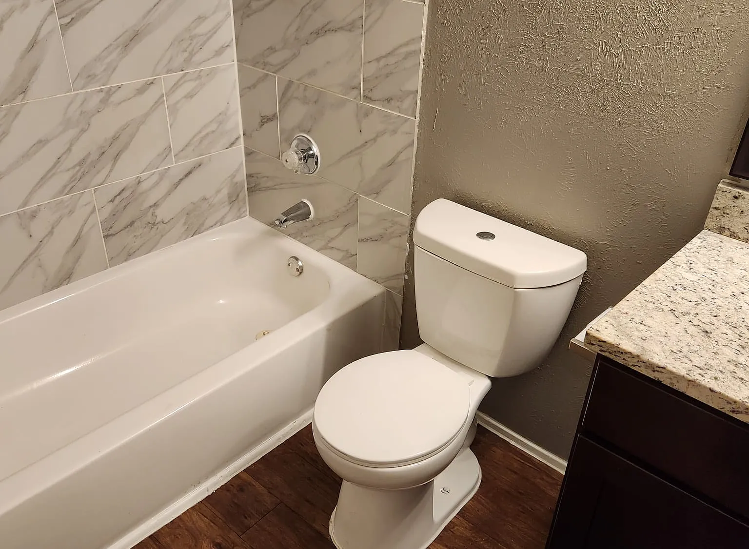 2 bed, 889 sqft, $1,439 — Photo 4
