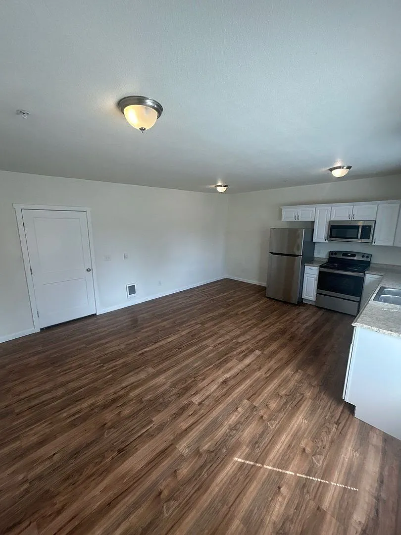 2 bed, 1.0 bath, 900 sqft, $1,295 — Photo 3