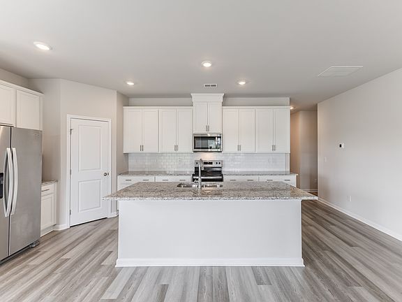 HSV_KendallFarms_S445Gibson_Y_322PoneStreet_Kitchen3.jpg