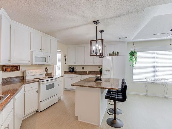 3rd image of 710 Mallard Dr