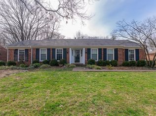 402 Fellswood Pl, Douglass Hills, KY 40243