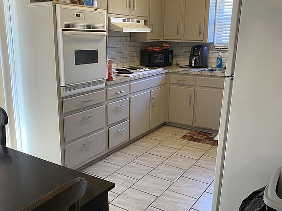 4th image of 969 Barkley Cir