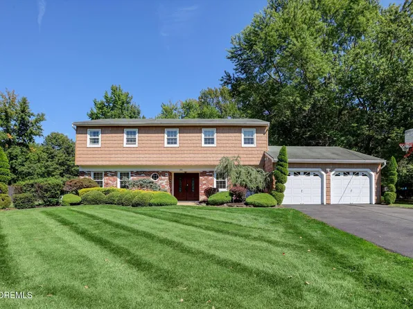 20 Calgary Circle, Morganville, NJ 07751