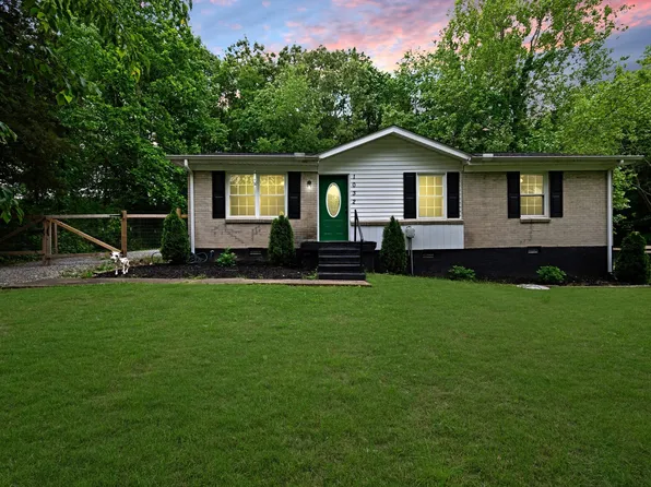 1032 Gordon Cir, Dickson, TN 37029